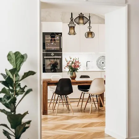 Stari Trg With Atrium Appartamento